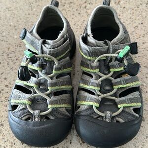 Size 11 Kids Keens Watershoes